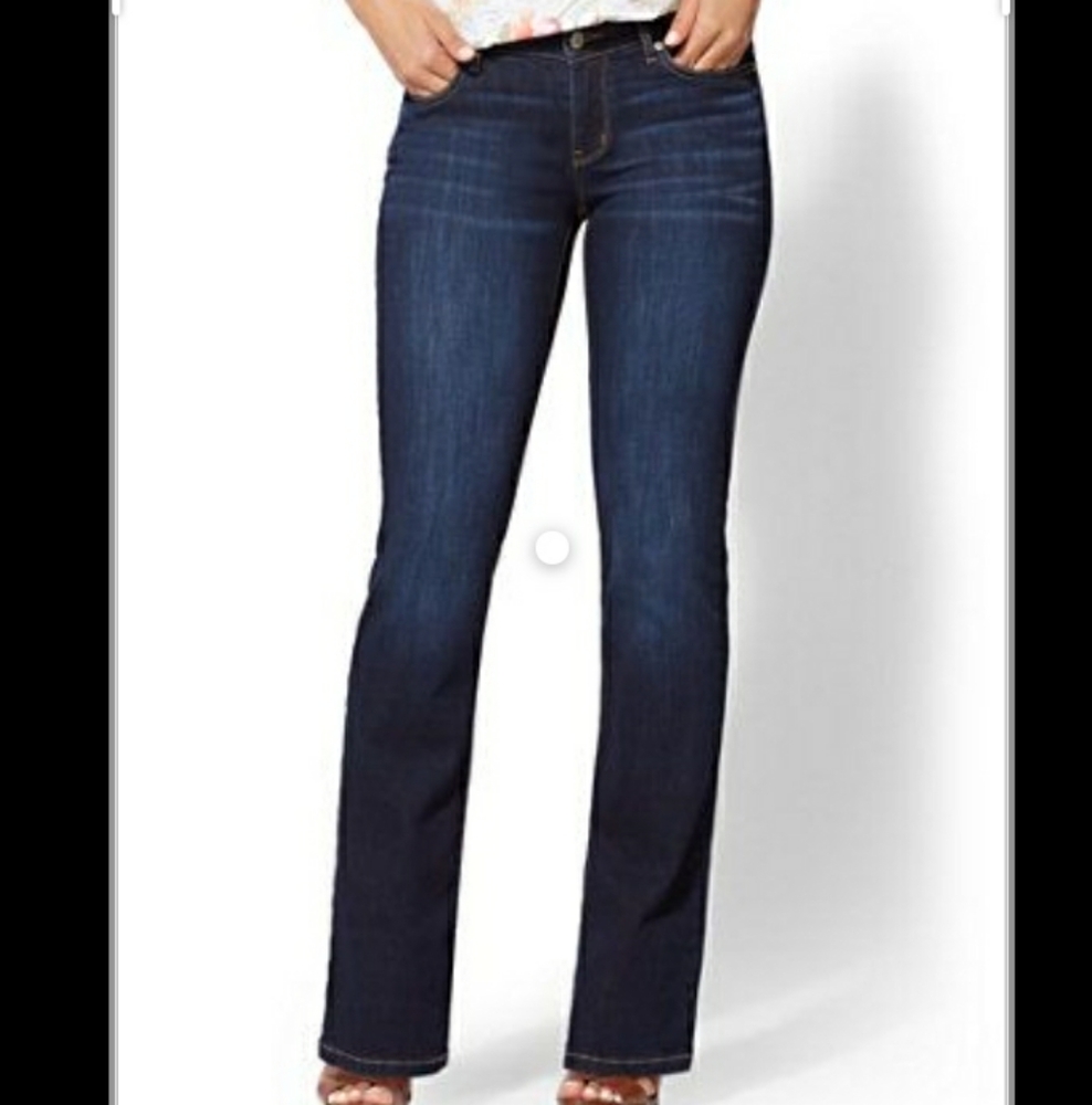 Like New*Plus Size LEVI STRAUSS & CO slender boot/Flare Jeans*14W